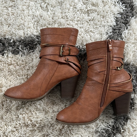 Size 8 Western Booties - Picture 3 of 7